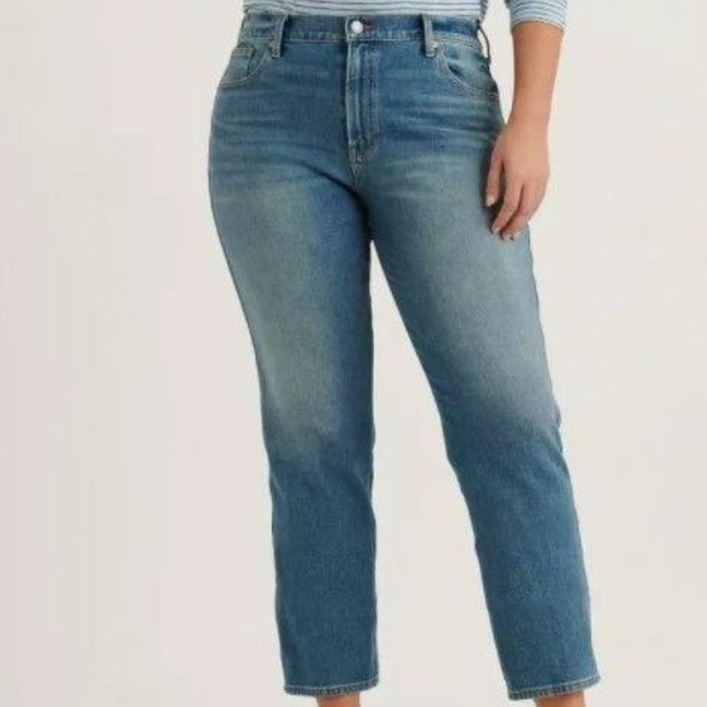 Lucky Brand Relaxed Fit Straight Leg Medium Wash Jean